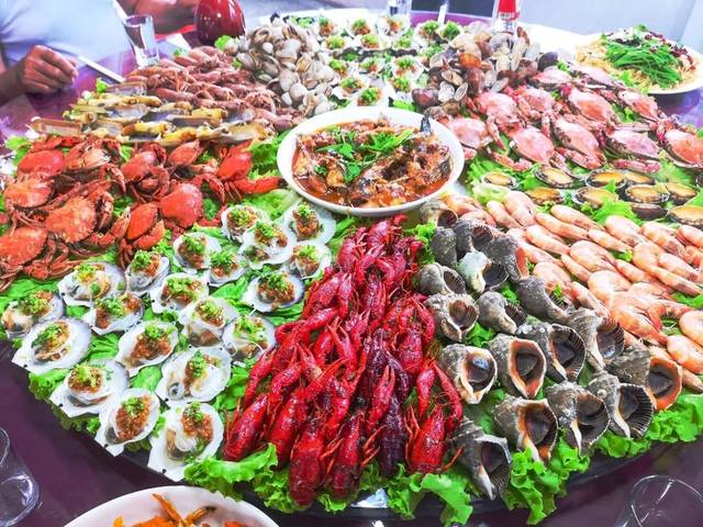 誰說東北農家樂只有酸菜燉粉條,豪華海鮮宴你再了解一下!